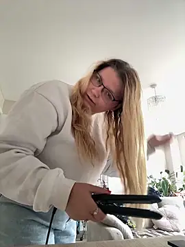 Snapshot of LucieLouBabe chatting on June 15, 2026, 12:18 pm LucieLouBabe online show from June 15, 2026, 12:18 pm