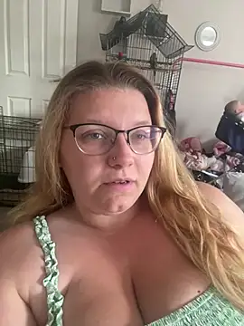 Snapshot of LucieLouBabe chatting on June 29, 2026, 1:22 pm LucieLouBabe online show from June 29, 2026, 1:22 pm