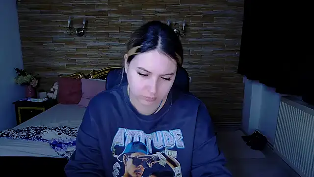 Snapshot of MiraHaze chatting on December 23, 2024, 3:50 am MiraHaze online show from December 23, 2024, 3:50 am