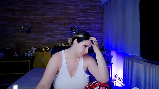 Snapshot of MiraHaze chatting on February 16, 2025, 9:27 pm MiraHaze online show from February 16, 2025, 9:27 pm