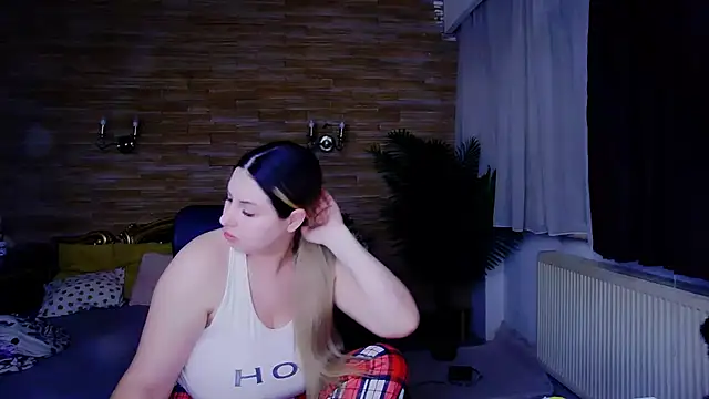 Snapshot of MiraHaze chatting on March 4, 2025, 2:49 am MiraHaze online show from March 4, 2025, 2:49 am