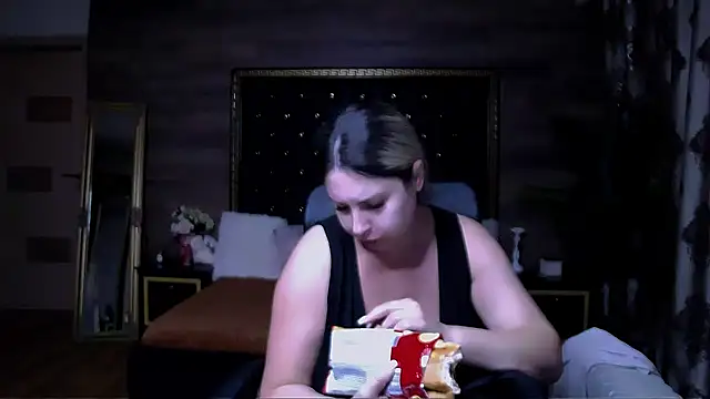 Snapshot of MiraHaze chatting on October 5, 2025, 9:29 am MiraHaze online show from October 5, 2025, 9:29 am