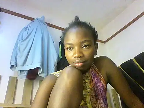 aliana082169 online show from June 15, 2026, 7:32 am