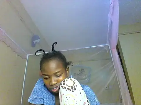 aliana082169 online show from June 23, 2026, 8:51 pm