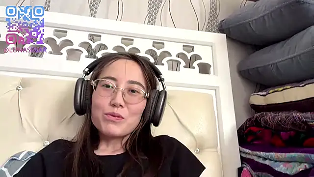 VickieTrudo online show from June 13, 2026, 5:05 am