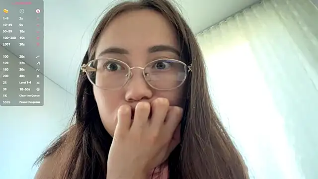 VickieTrudo online show from July 13, 2026, 11:24 am