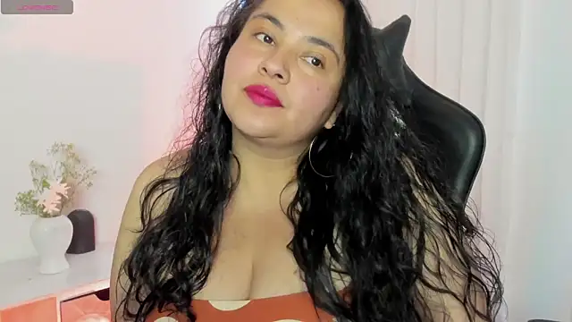 JadeBellee online show from May 25, 2026, 4:46 pm