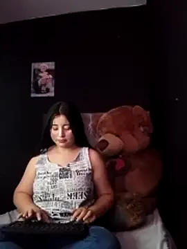 Snapshot of Andreynayoana_18 chatting on May 21, 2026, 7:43 pm Andreynayoana 18 online show from May 21, 2026, 7:43 pm