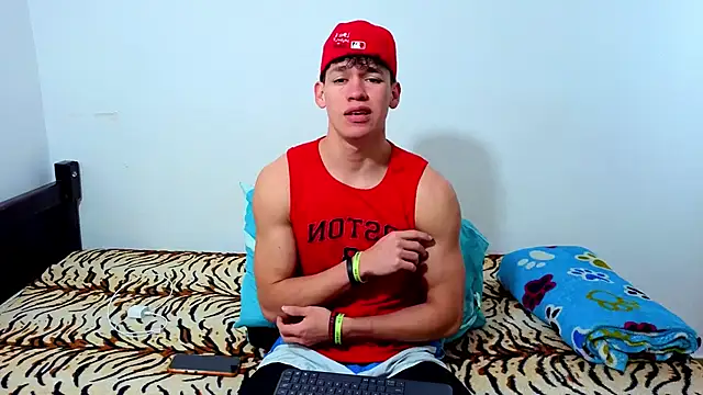 Snapshot of Luke_Muscle chatting on June 16, 2026, 1:25 pm Luke Muscle online show from June 16, 2026, 1:25 pm