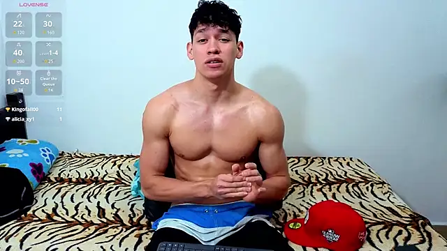 Snapshot of Luke_Muscle chatting on June 20, 2026, 2:20 pm Luke Muscle online show from June 20, 2026, 2:20 pm