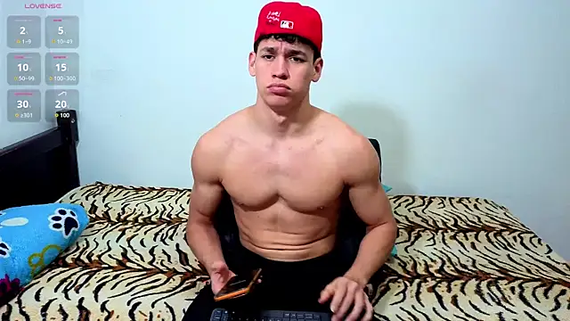 Snapshot of Luke_Muscle chatting on June 23, 2026, 1:14 am Luke Muscle online show from June 23, 2026, 1:14 am