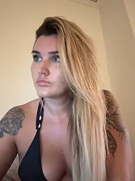 Snapshot of thebeachyblonde chatting on July 17, 2026, 2:18 am thebeachyblonde online show from July 17, 2026, 2:18 am