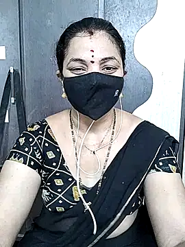Snapshot of Leela_555 chatting on June 4, 2026, 5:02 am Leela 555 online show from June 4, 2026, 5:02 am