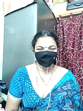 Snapshot of Leela_555 chatting on July 5, 2026, 9:55 pm Leela 555 online show from July 5, 2026, 9:55 pm