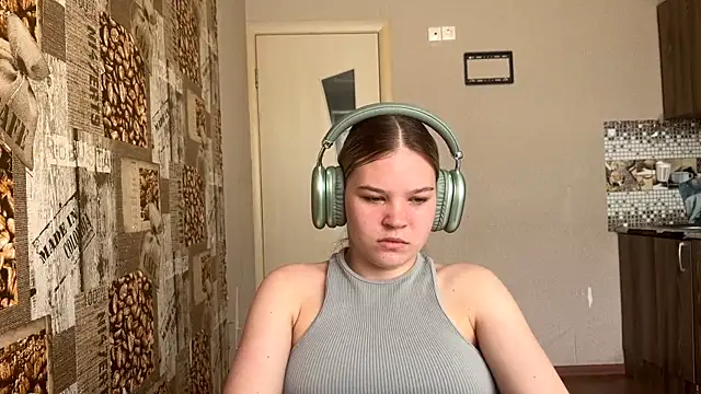 HellyRay online show from June 10, 2026, 1:10 pm