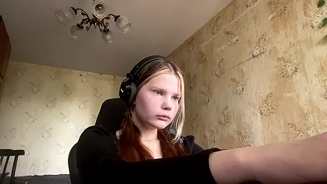 Snapshot of SusanaLeichty chatting on June 4, 2026, 7:03 am SusanaLeichty online show from June 4, 2026, 7:03 am