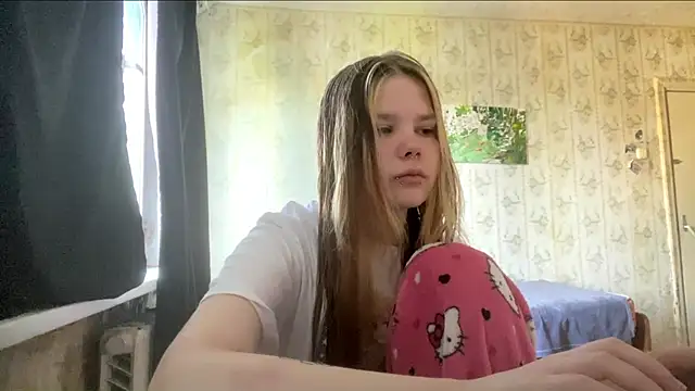 Snapshot of SusanaLeichty chatting on July 13, 2026, 3:15 pm SusanaLeichty online show from July 13, 2026, 3:15 pm