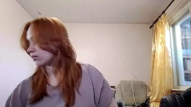 Snapshot of PolyaMilk chatting on June 7, 2026, 2:43 pm PolyaMilk online show from June 7, 2026, 2:43 pm
