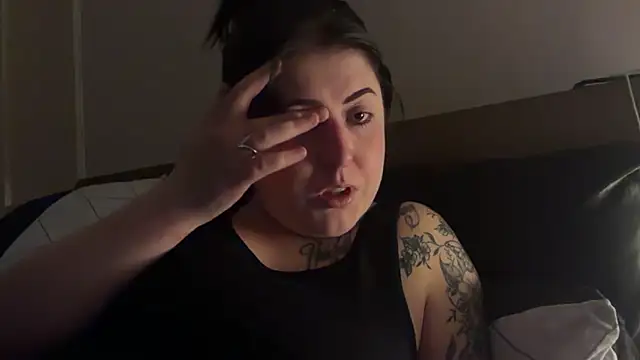 LucyLou31 online show from June 18, 2026, 12:55 am