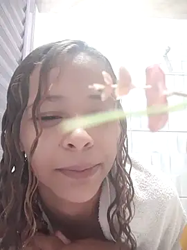 littlehoney00 online show from May 22, 2026, 4:45 pm