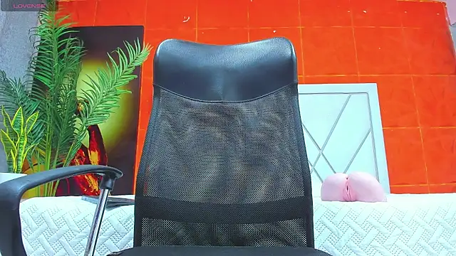 Snapshot of CHRIS_GREY chatting on June 14, 2026, 4:53 pm CHRIS GREY online show from June 14, 2026, 4:53 pm