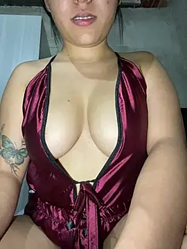 kimiee  online show from June 19, 2026, 4:22 pm