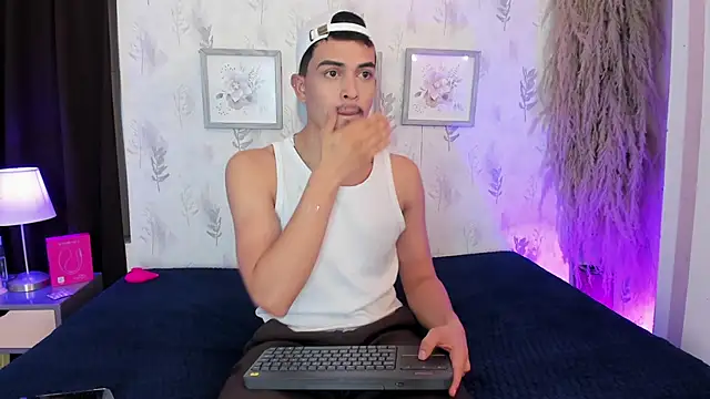 Snapshot of willy_diamond chatting on June 9, 2026, 7:47 pm willy diamond online show from June 9, 2026, 7:47 pm