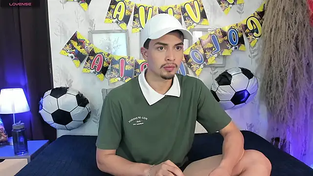 Snapshot of willy_diamond chatting on June 20, 2026, 7:49 pm willy diamond online show from June 20, 2026, 7:49 pm