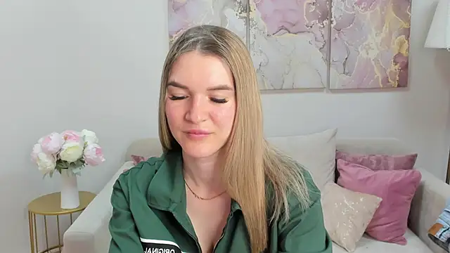 RoxyReignn online show from June 15, 2026, 10:12 pm