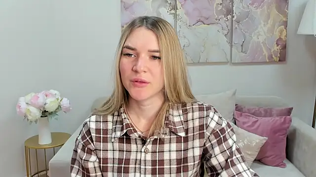 RoxyReignn online show from June 28, 2026, 9:43 pm