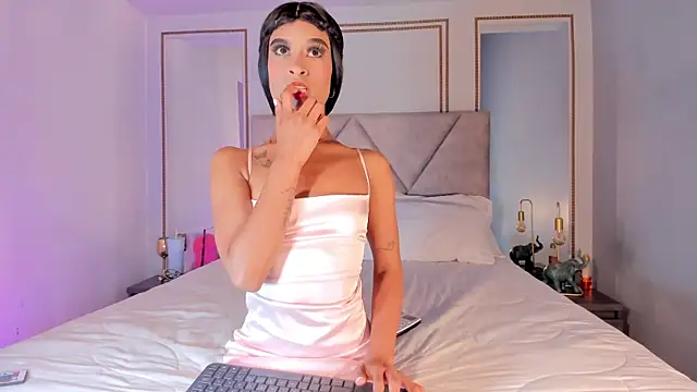 NicoleeJoness online show from June 12, 2026, 4:11 am