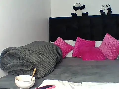prettytinashe online show from June 15, 2026, 2:47 am