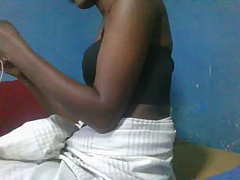 Petite-divaa online show from June 22, 2026, 6:05 pm