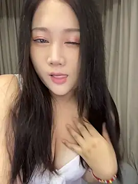 Luckysisi-s online show from June 25, 2026, 1:04 pm