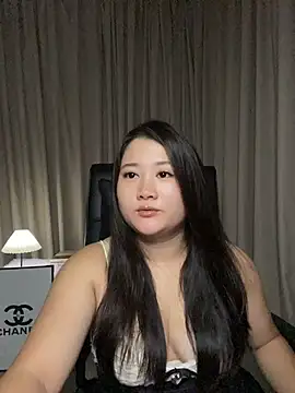 Luckysisi-s online show from July 4, 2026, 12:33 pm
