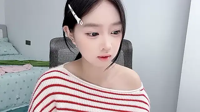 Snapshot of Yoyo33355 chatting on June 30, 2026, 3:51 am Yoyo33355 online show from June 30, 2026, 3:51 am