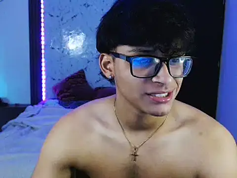 Mr yisuzz online show from June 3, 2026, 2:33 pm