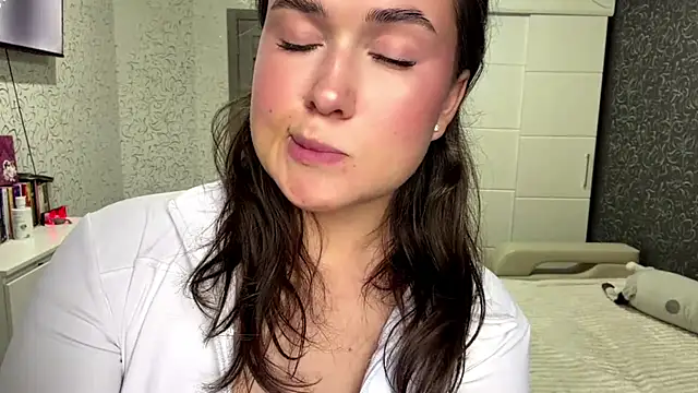cuteshowy online show from June 11, 2026, 11:19 am