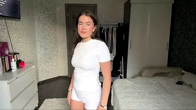 cuteshowy online show from June 13, 2026, 11:30 am