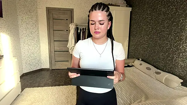 cuteshowy online show from July 2, 2026, 11:38 am