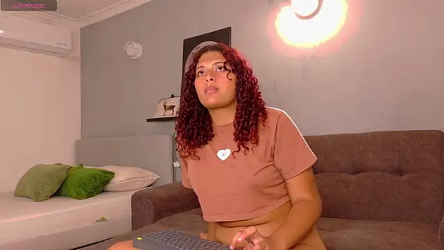 AmeliaLaurent  online show from June 25, 2026, 11:53 pm