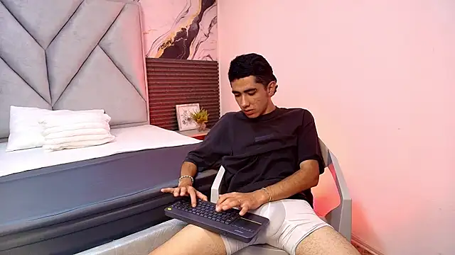 Isaacxsam  online show from May 26, 2026, 12:34 pm