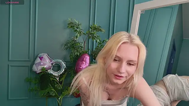 Snapshot of haleybooo chatting on July 1, 2026, 12:07 pm haleybooo online show from July 1, 2026, 12:07 pm