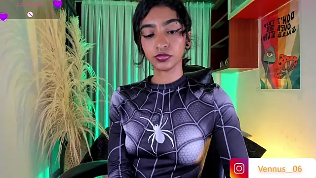 HottieVeroo  online show from June 17, 2026, 1:41 am