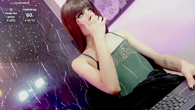 mirandad ponce  online show from May 27, 2026, 12:02 pm