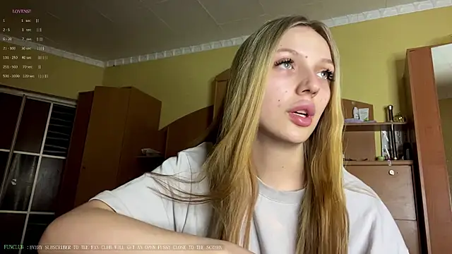 xXMelanieseXx online show from June 16, 2026, 4:42 pm