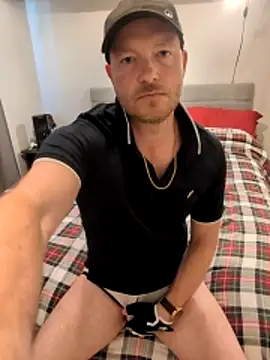 Snapshot of Straight_GuyUK chatting on May 31, 2026, 1:18 pm Straight GuyUK online show from May 31, 2026, 1:18 pm