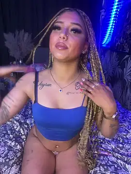 YoungXylena online show from May 27, 2026, 6:05 pm