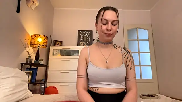 EvelynCharm  online show from May 26, 2026, 2:24 pm