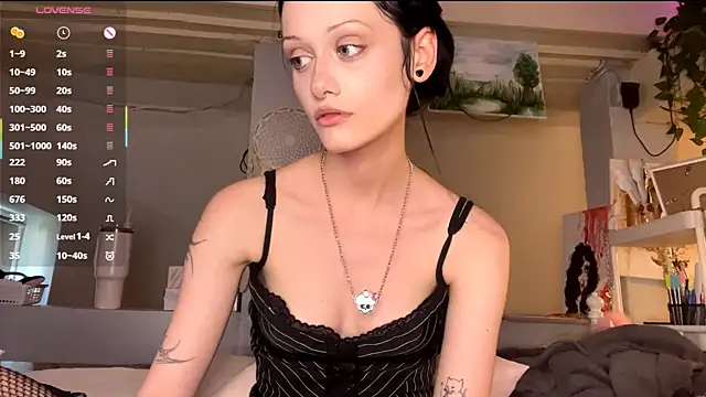 Snapshot of DreamaWeavers chatting on June 25, 2026, 3:38 pm DreamaWeavers online show from June 25, 2026, 3:38 pm